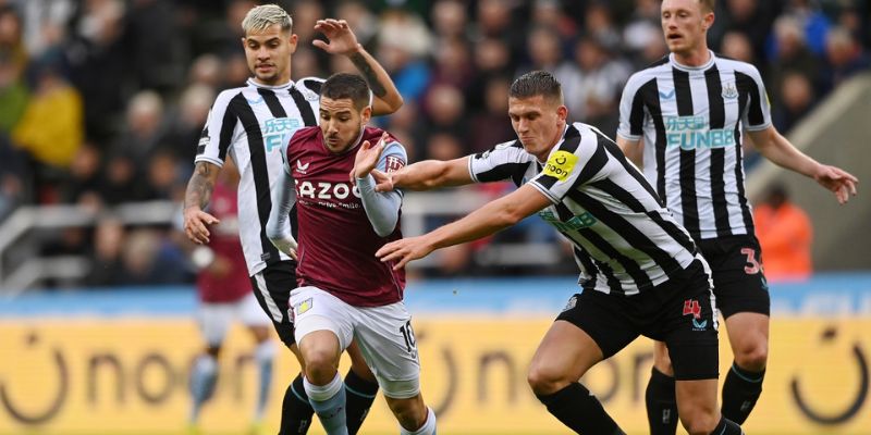 Phân tích sự chênh lệch thể lực và nhân sự của hai đội